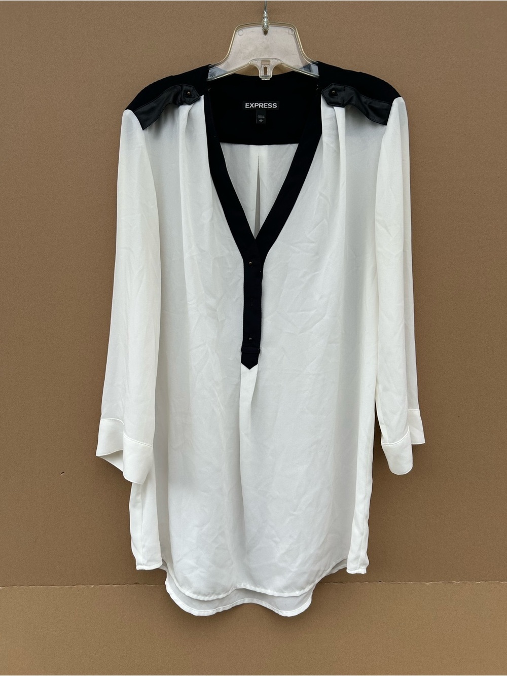 Express lightweight Colorblock Blouse V-Neck Pull On Black White Women’s Small